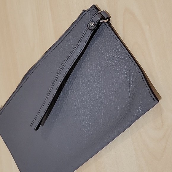 Michael Kors wristlet wallet - Picture 6 of 8